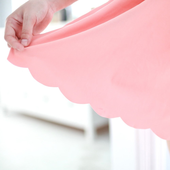七分袖波浪裙襬洋裝 第3張的照片