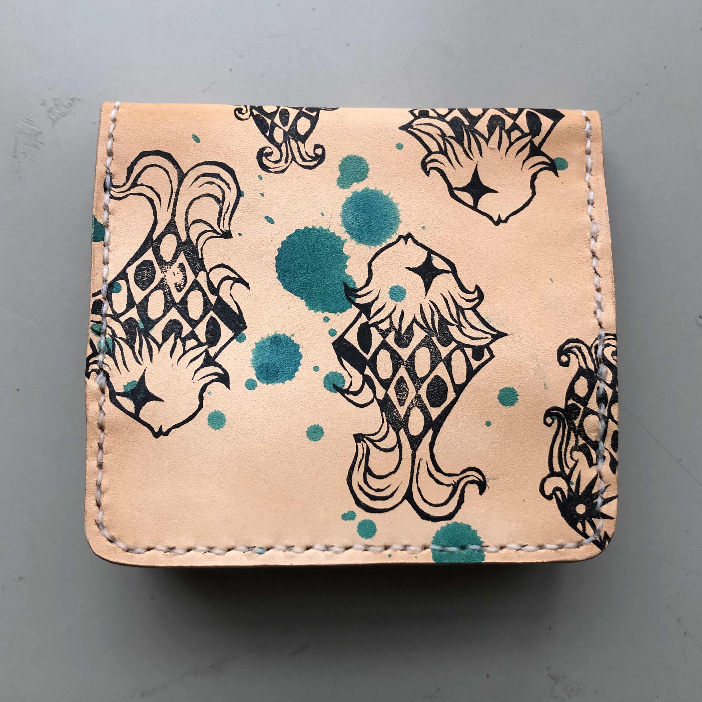 お魚柄　ハーフお財布