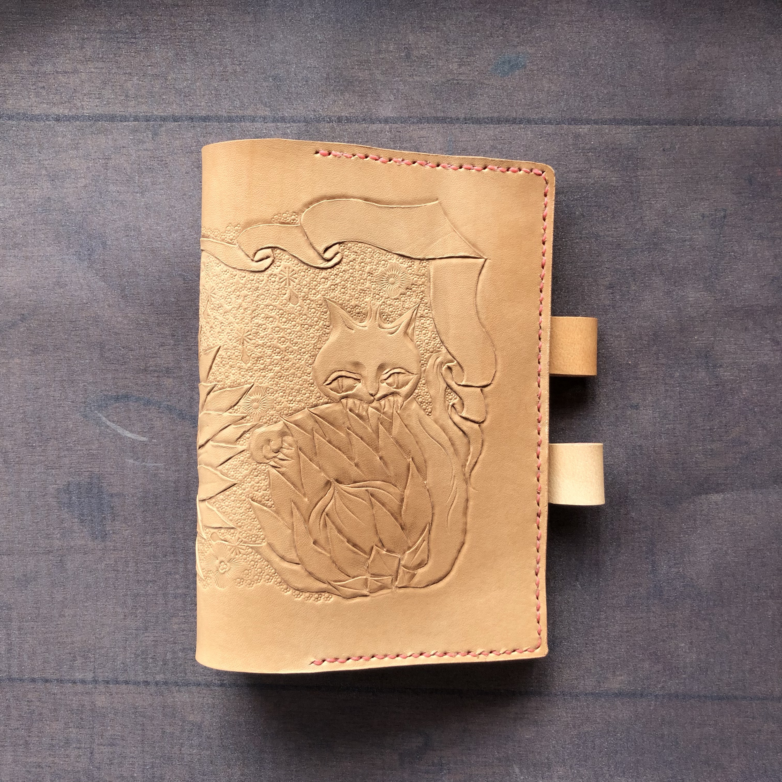 手縫い カービング革手帳カバーA6サイズ