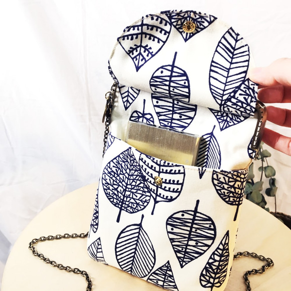 Frame phone bag / cross-body bag - fresh white leaves 4枚目の画像