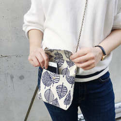 Frame phone bag / cross-body bag - fresh white leaves 7枚目の画像