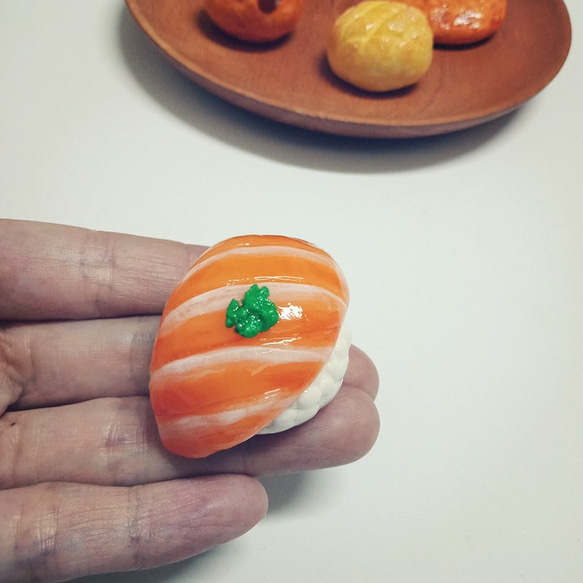 鮭魚握壽司磁鐵 壽司 磁鐵 擬真食物 居家裝飾 造型磁鐵   warai手作 第3張的照片