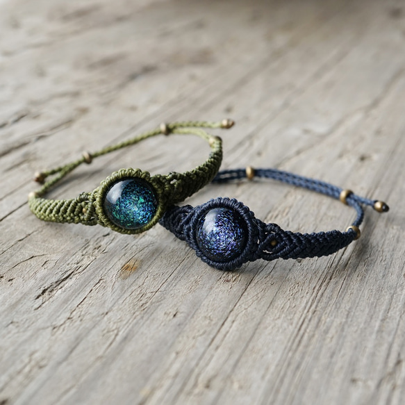 Dichroic Macrame Bracelet 1枚目の画像