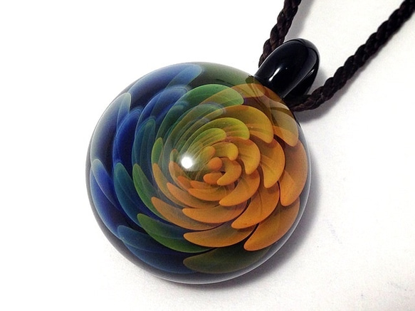 Flower Twist Pendant 1枚目の画像