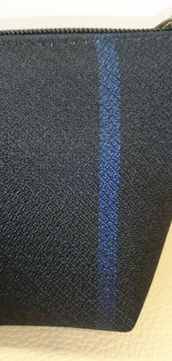 撥水加工済み、絹織物西陣織三角ポーチ ドットブルー 裏黒青 6枚目の画像