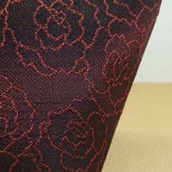 撥水加工済み 絹織物西陣織三角ポーチ 赤薔薇と赤蝶 裏 赤 6枚目の画像