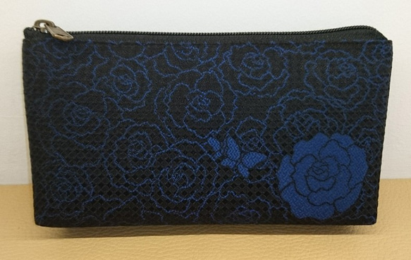 絹織物西陣織ポーチ(撥水加工済み) 青薔薇と青蝶  裏 黒 2枚目の画像
