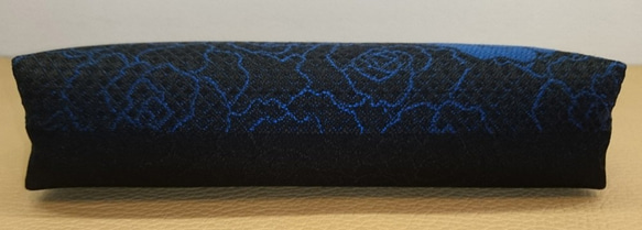 絹織物西陣織ポーチ(撥水加工済み) 青薔薇と青蝶  裏 黒 7枚目の画像