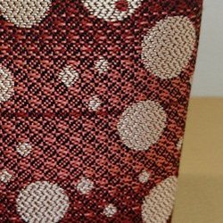撥水加工済み 絹織物西陣織ポーチ 赤にドット  赤 5枚目の画像