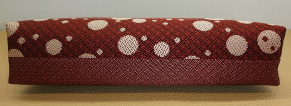撥水加工済み 絹織物西陣織ポーチ 赤にドット  赤 9枚目の画像