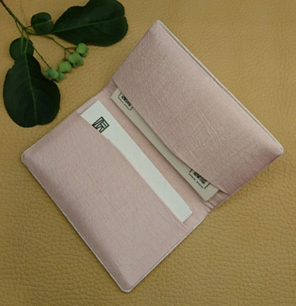 絹織物西陣織名刺・カード入れ 白地縦線ピンク　中地ピンク 4枚目の画像