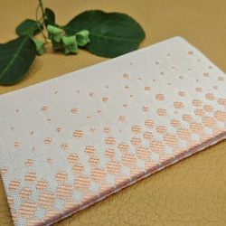 絹織物西陣織名刺・カード入れ 白地にピンク水玉　中地ピンク 1枚目の画像