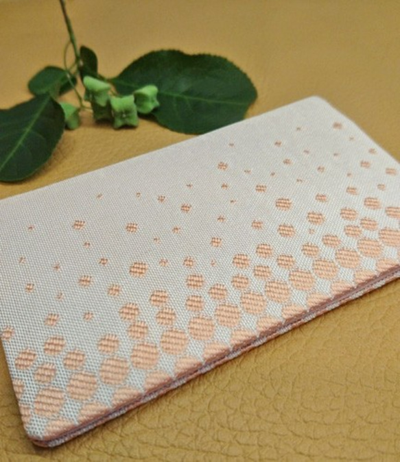 絹織物西陣織名刺・カード入れ 白地にピンク水玉　中地ピンク 1枚目の画像