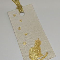 絹織物西陣織しおり　ネコと足跡（白地に金） 2枚目の画像