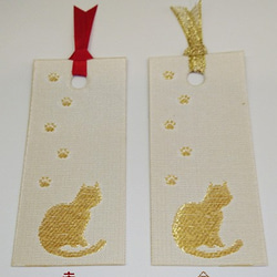 絹織物西陣織しおり　ネコと足跡（白地に金） 3枚目の画像