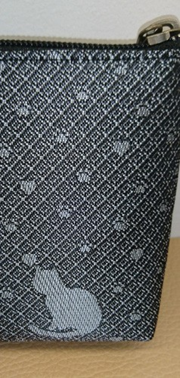 撥水加工済み 絹織物西陣織ポーチ 猫白黒　裏薄水 5枚目の画像