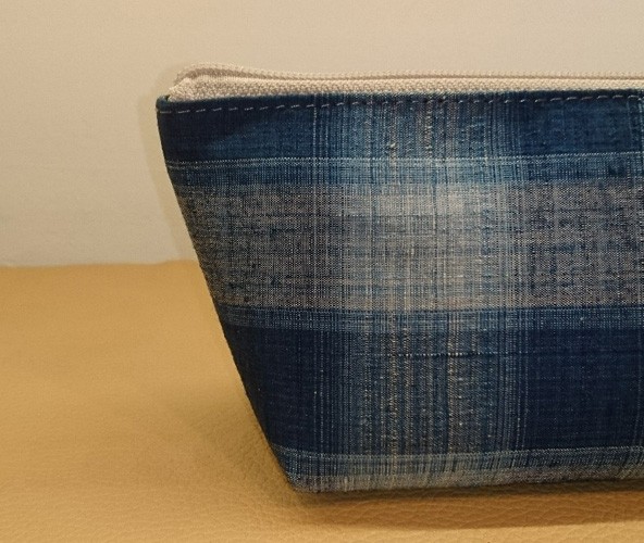 撥水加工済み 絹織物紬生地三角ポーチ