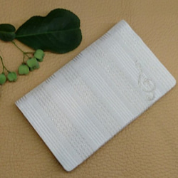 絹織物西陣織名刺・カード入れ 白地に銀糸音符　中地ブルー 3枚目の画像