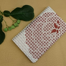 絹織物西陣織名刺・カード入れ 白地薔薇に蝶々赤　中地黒 3枚目の画像