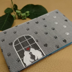 絹織物西陣織名刺・カード入れ グレー地に白猫　中地ブルー 1枚目の画像