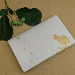 絹織物西陣織名刺・カード入れ 白地に金猫　中地黒 3枚目の画像