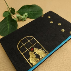 絹織物西陣織名刺・カード入れ 黒地に金猫　中地ブルー 1枚目の画像
