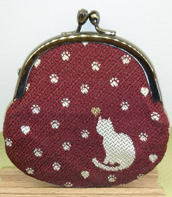 絹織物西陣織　2.6寸　ネコ一匹ハート金　表赤　裏赤 2枚目の画像