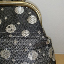絹織物西陣織　撥水加工済み  大玉がま口バック　グレー　ドット銀糸 5枚目の画像