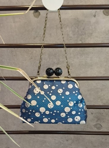 絹織物西陣織　撥水加工済み  大玉がま口バック　ドット水　銀糸