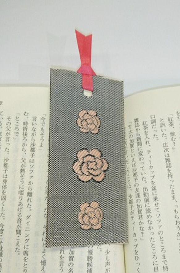 絹織物西陣織しおり　お花（グレー地） 1枚目の画像