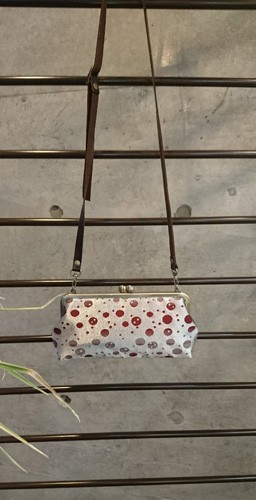 撥水加工済み  絹織物西陣織　がま口ポーチバック　ドット赤　銀糸