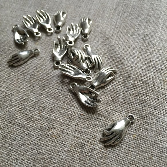 150248：15個 手の形の金属チャーム シルバー チャーム 山森手芸店