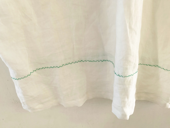 綿とリネンのドレス-雲の下の白い鳩 3枚目の画像