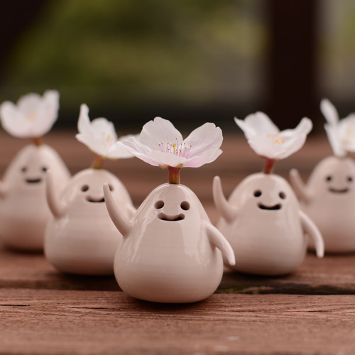 揺れる桜色埴輪一輪挿し 一輪挿し・花瓶・花器 しんちゃん 通販