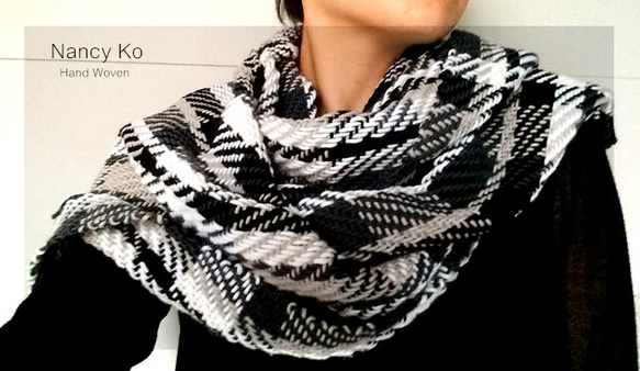 ナンシーコ〜灰色の手織り、綾織市松模様のスカーフ、ショール-A301 3枚目の画像