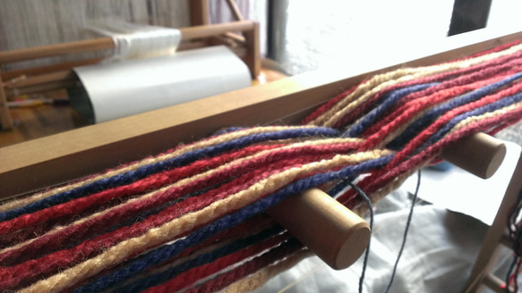 ナンシーコ〜手織り粗いラインであることの意味、ツイルワイドスカーフを織る、ショール,,ラグ-A296 4枚目の画像