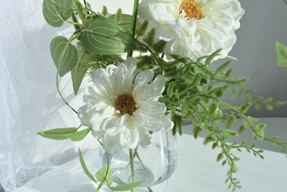 ウェディング に 人気 ナチュラル ｢ 白い花 グリーン ｣ マジカルウォーター お花 ギフト インテリア 5枚目の画像