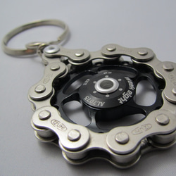 bike (bicycle) chain key chain with pulley black 第3張的照片