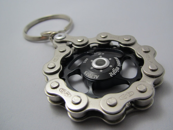 bike (bicycle) chain key chain with pulley black 第3張的照片