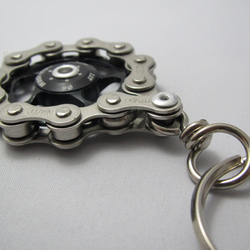 bike (bicycle) chain key chain with pulley black 第4張的照片