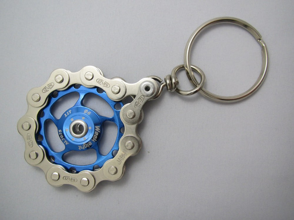 bike (bicycle) chain key chain with pulley blue 第1張的照片