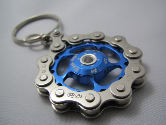 bike (bicycle) chain key chain with pulley blue 第3張的照片