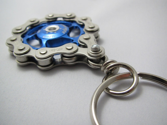 bike (bicycle) chain key chain with pulley blue 第4張的照片