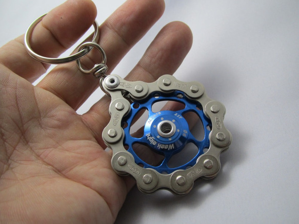 bike (bicycle) chain key chain with pulley blue 第5張的照片