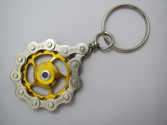 bike (bicycle) chain key chain with pulley gold 第1張的照片