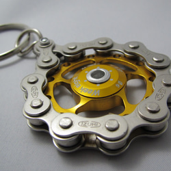 bike (bicycle) chain key chain with pulley gold 第3張的照片