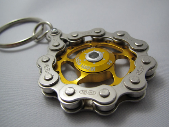 bike (bicycle) chain key chain with pulley gold 第3張的照片