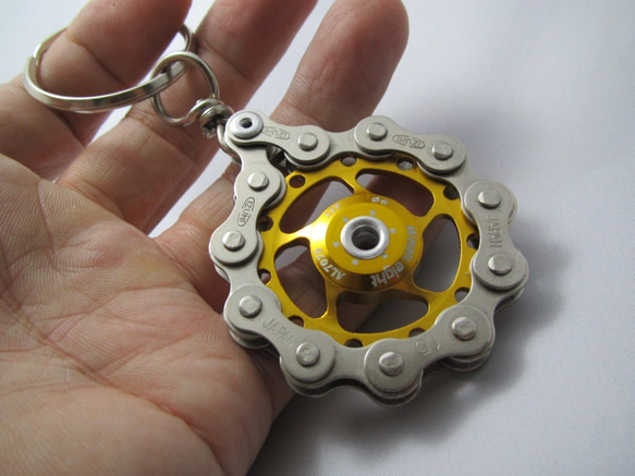 bike (bicycle) chain key chain with pulley gold 第5張的照片