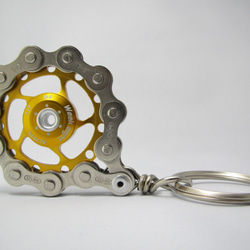 bike (bicycle) chain key chain with pulley gold 第6張的照片