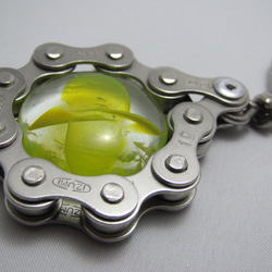 Bicycle Chain Key chain with Flat Grass Marble yellow 第4張的照片